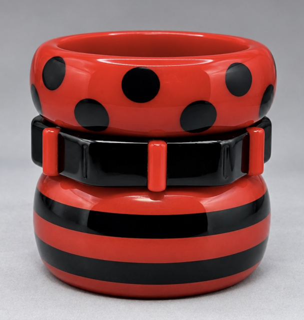 BB249 red and black vintage and artisan bakelite bangle stack